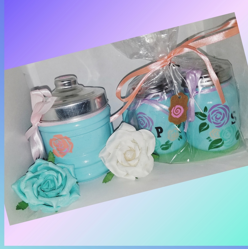 Salt and pepper set